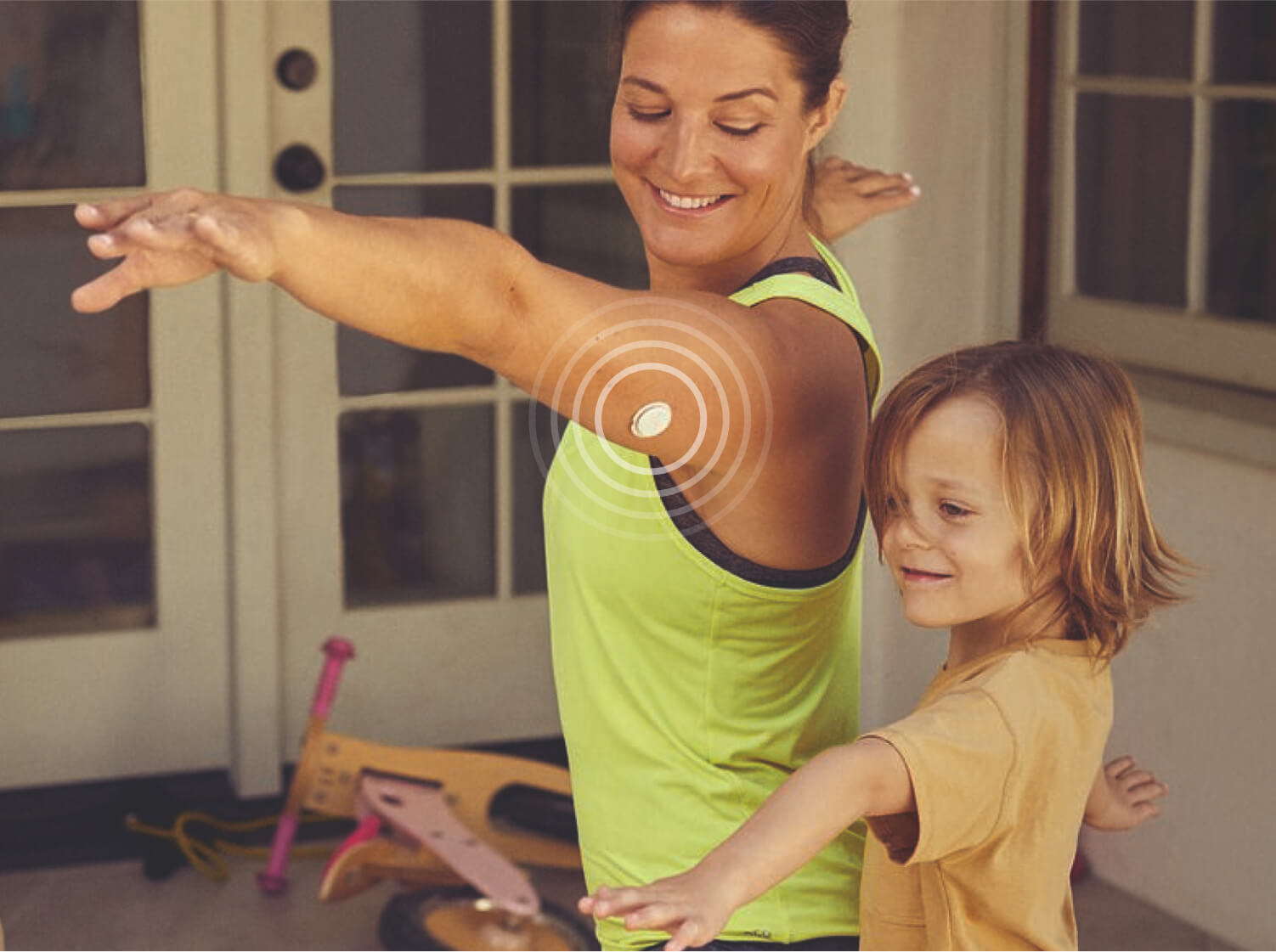 Передача данных об уровне глюкозы каждую минуту<sup>10</sup> в режиме реального времени<sup>7</sup>